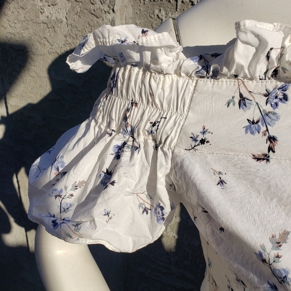 - Rebecca Taylor Sprigged with delicate flowers, this‎ shoulder-baring top - Picture 4 of 7